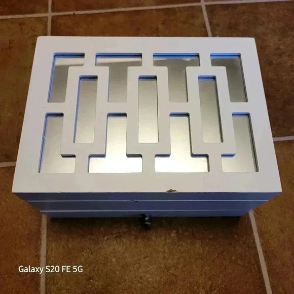 Jewelry box - Picture 2 of 3